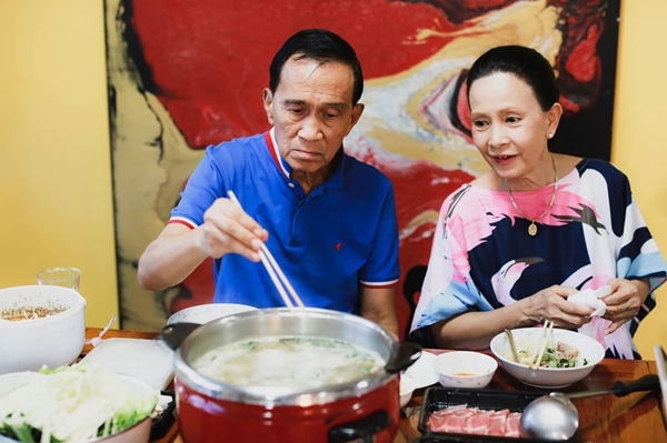 อาต้อย เศรษฐา กักตัวที่บ้านครบแล้ว ได้อยู่พร้อมหน้าครอบครัว อาต้อย เศรษฐา กักตัวที่บ้านครบแล้ว ได้อยู่พร้อมหน้าครอบครัว