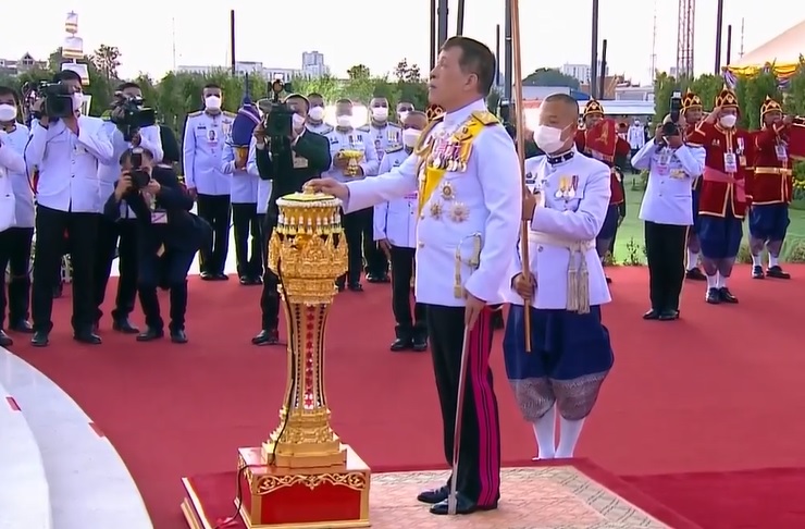 ในหลวง-พระราชินี เสด็จฯทรงเปิดพระบรมราชานุสาวรีย์ รัชกาลที่ 9