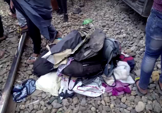 ชายนิรนามยกเบรกฉุกเฉินทำรถไฟชนกันในอียิปต์ดับ 32 ราย ชายนิรนามยกเบรกฉุกเฉินทำรถไฟชนกันในอียิปต์ดับ 32 ราย