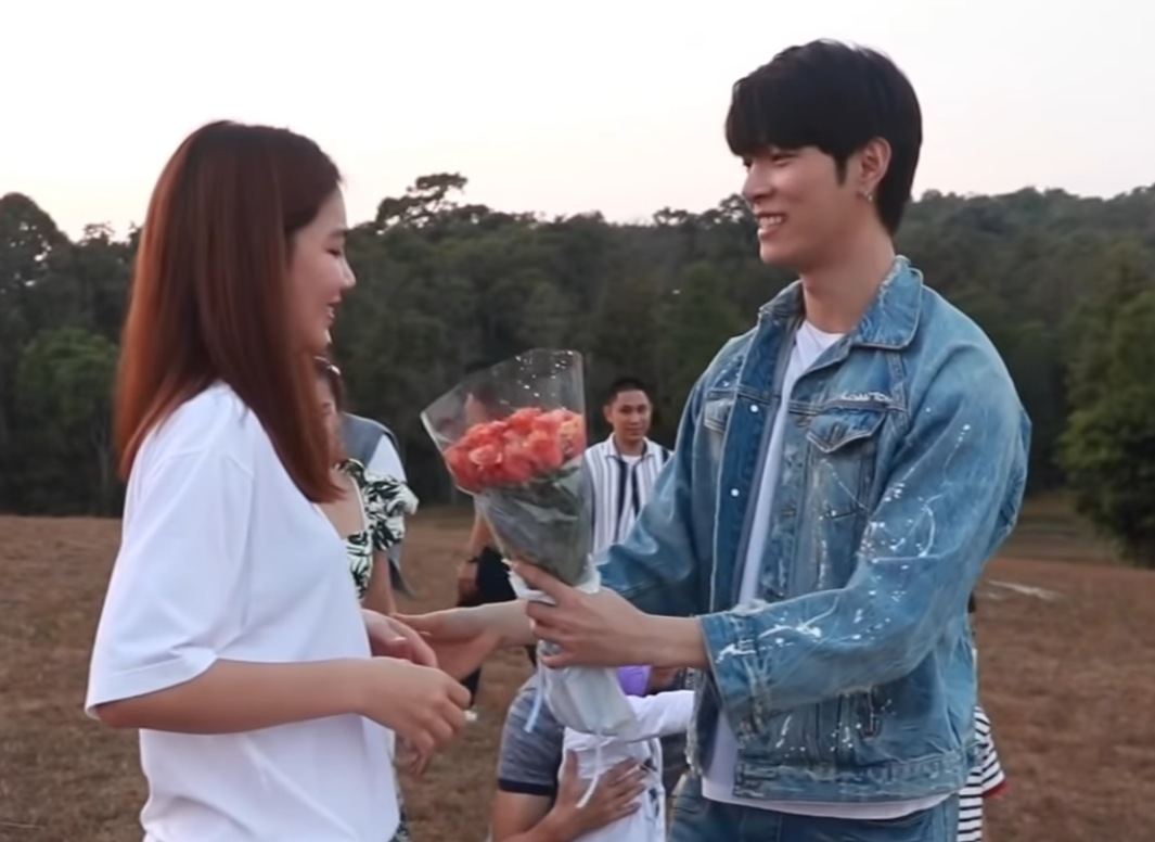 'ก็อต-ริชชี่' อวดโมเม้นท์หวานๆ แรงจัดจนติดเทรนด์มาแรงยูทูป 'ก็อต-ริชชี่' อวดโมเม้นท์หวานๆ แรงจัดจนติดเทรนด์มาแรงยูทูป