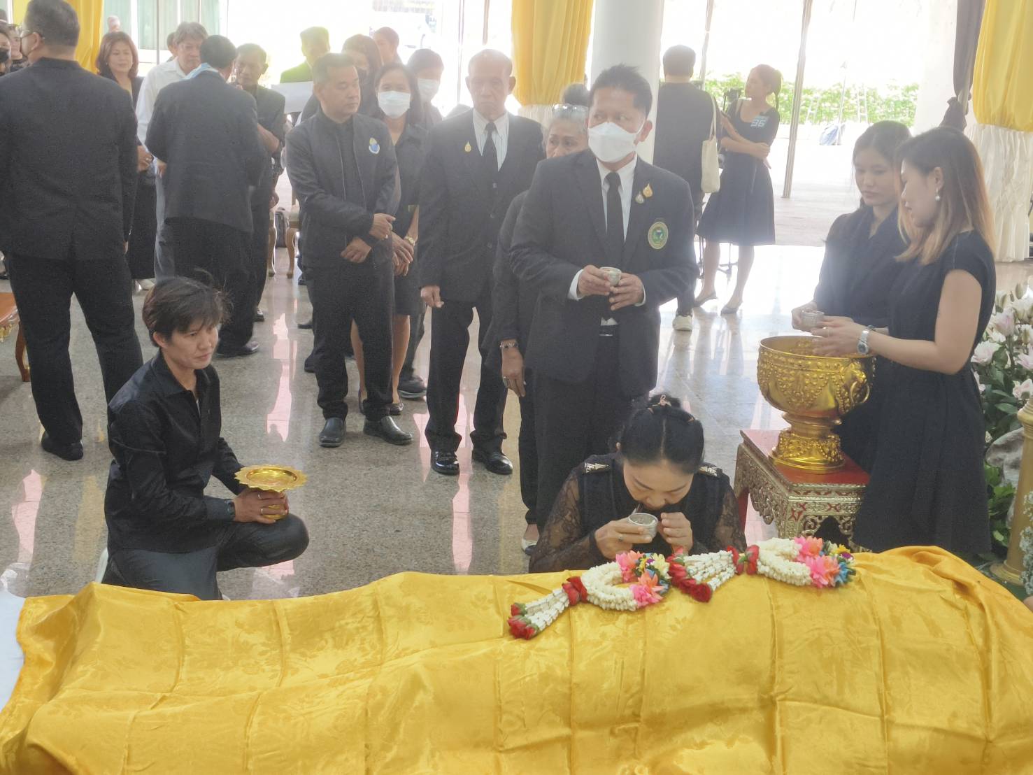 ครูปุ้ม ศศิวิมล หลั่งน้ำตาเผยถึงการสูญเสียคู่ชีวิต ครูชลธี ธารทอง ยอมให้อภัยเรื่องในอดีตหมดแล้ว 