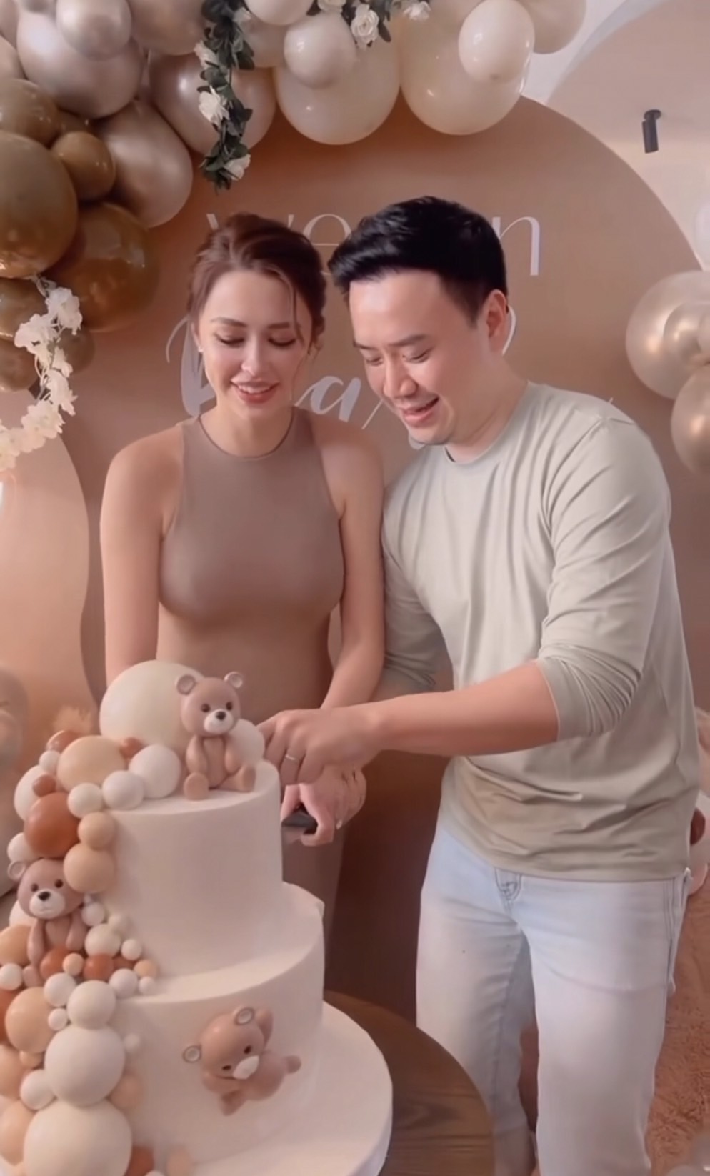 แพทริเซีย กู๊ดตัดเค้กเฉลยเพศ พร้อมให้เเฟนๆทาย ได้ลูกหญิงหรือชาย 