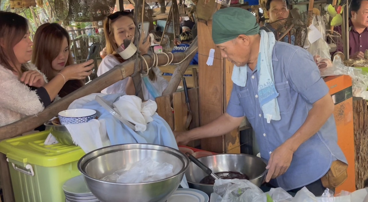 ลาบ อาหารขายดีรับปีใหม่ เชื่อกินแล้วมีโชคลาภ ลาบ อาหารขายดีรับปีใหม่ เชื่อกินแล้วมีโชคลาภ