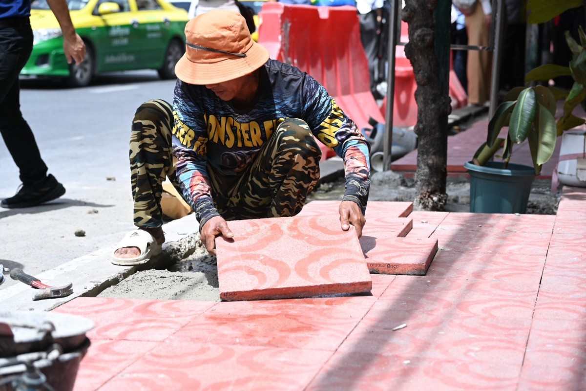 เปิดความหมายกระเบื้อง ลายดอกโบตั๋น บนทางเท้าเยาวราช
