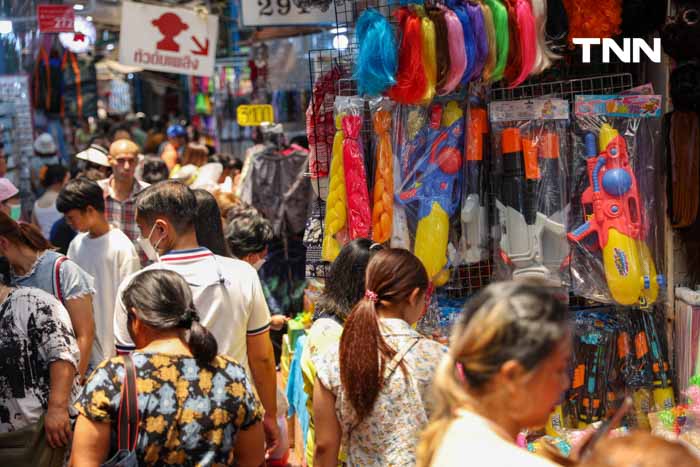 ตลาดสำเพ็งคึกคัก ปชช. ซื้อปืนฉีดน้ำต้อนรับเทศกาลสงกรานต์ ตลาดสำเพ็งคึกคัก ปชช. ซื้อปืนฉีดน้ำต้อนรับเทศกาลสงกรานต์