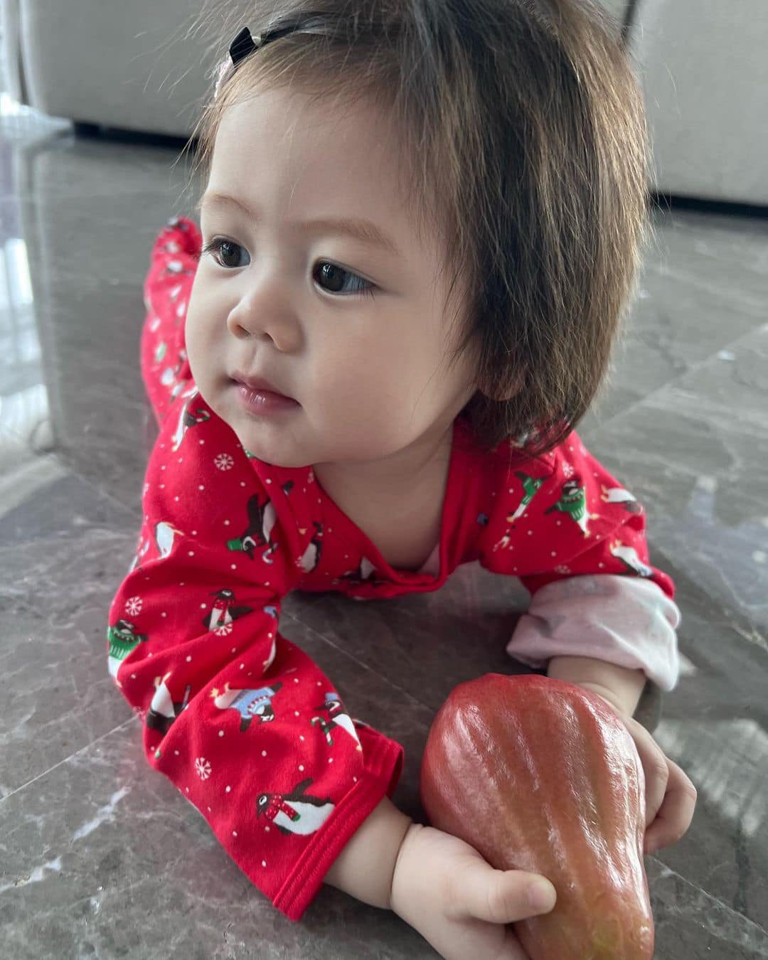 ใครอยากกินชมพู่ยกมือขึ้น! เปิดภาพน่ารัก ชวนหลง น้องเกล ลูก แม่ชม ใครอยากกินชมพู่ยกมือขึ้น! เปิดภาพน่ารัก ชวนหลง น้องเกล ลูก แม่ชม
