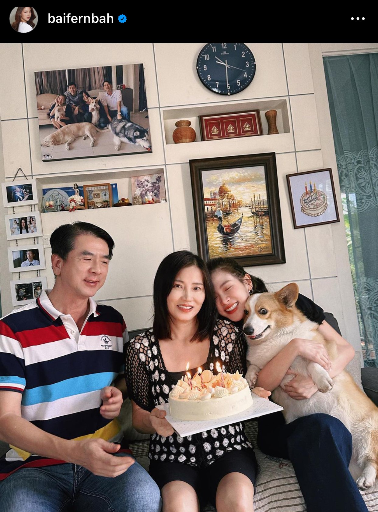 สุดน่ารัก ใบเฟิร์น พิมพ์ชนก มอบเค้กก้อนโตพร้อมอวยพรวันเกิดคุณแม่ สุดน่ารัก ใบเฟิร์น พิมพ์ชนก มอบเค้กก้อนโตพร้อมอวยพรวันเกิดคุณแม่