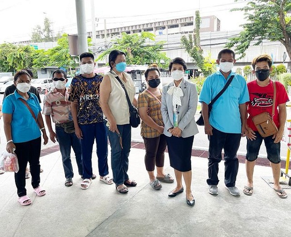 “ปู ปริศนา” เผยความรู้สึกหลังเป็นจิตอาสาช่วยเหลือผู้พิการทางสายตาได้รับวัคซีน (มีคลิป) “ปู ปริศนา” เผยความรู้สึกหลังเป็นจิตอาสาช่วยเหลือผู้พิการทางสายตาได้รับวัคซีน (มีคลิป)