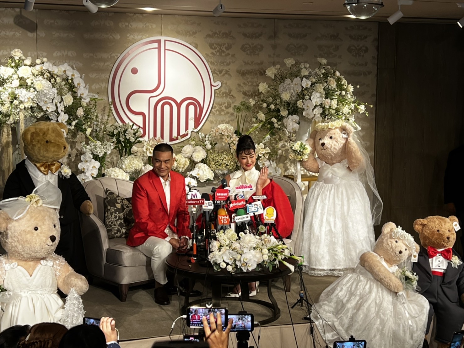 ชุดวิวาห์ 7 แบรนด์! แพนเค้ก-พี่หมี เผยคำมั่นสัญญา ตอบชัดพร้อมมีลูกเลยไหม? ชุดวิวาห์ 7 แบรนด์! แพนเค้ก-พี่หมี เผยคำมั่นสัญญา ตอบชัดพร้อมมีลูกเลยไหม?