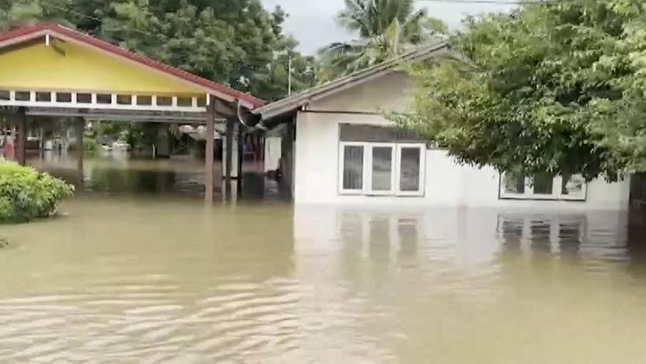 สถานการณ์น้ำท่วม ลพบุรี ยังวิกฤต บางจุดท่วมสูงเกือบ 2 เมตร!