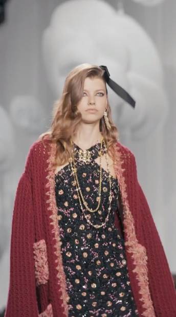 ปังต่อเนื่องระดับโลก!! ‘แจน ใบบุญ’ เดินสับสวยเฉี่ยวบนแคทวอล์ก CHANEL อีกครั้ง (มีคลิป)