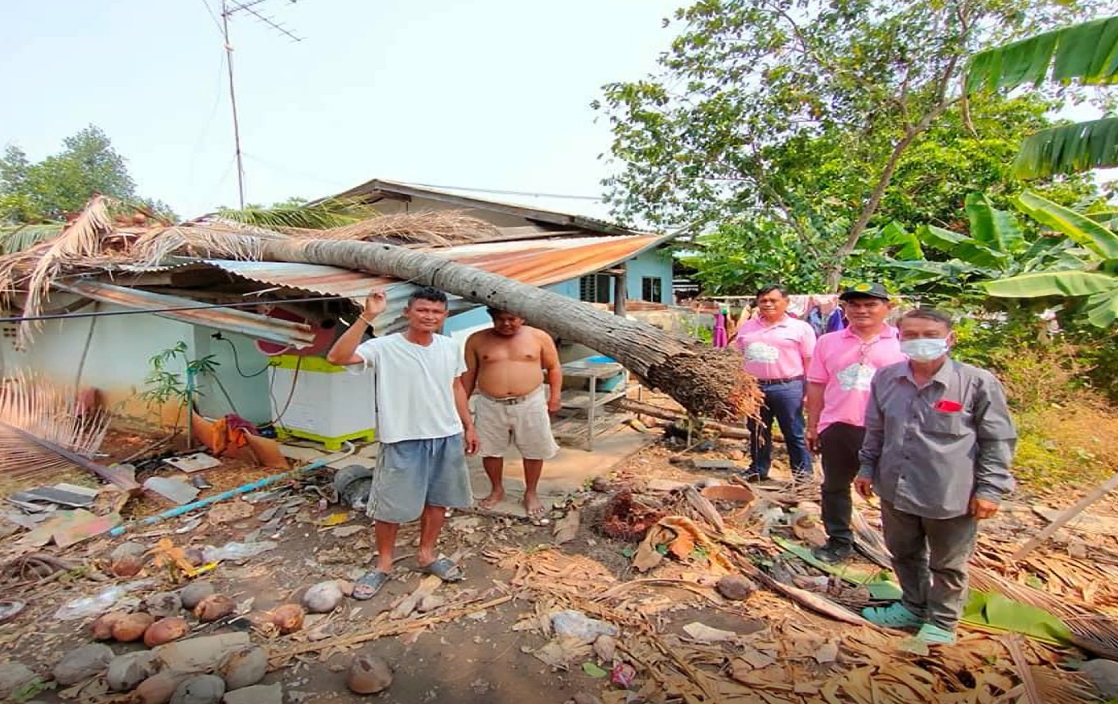 พายุฝนฤดูร้อนถล่ม สุพรรณฯ บ้านพังหลายอำเภอ