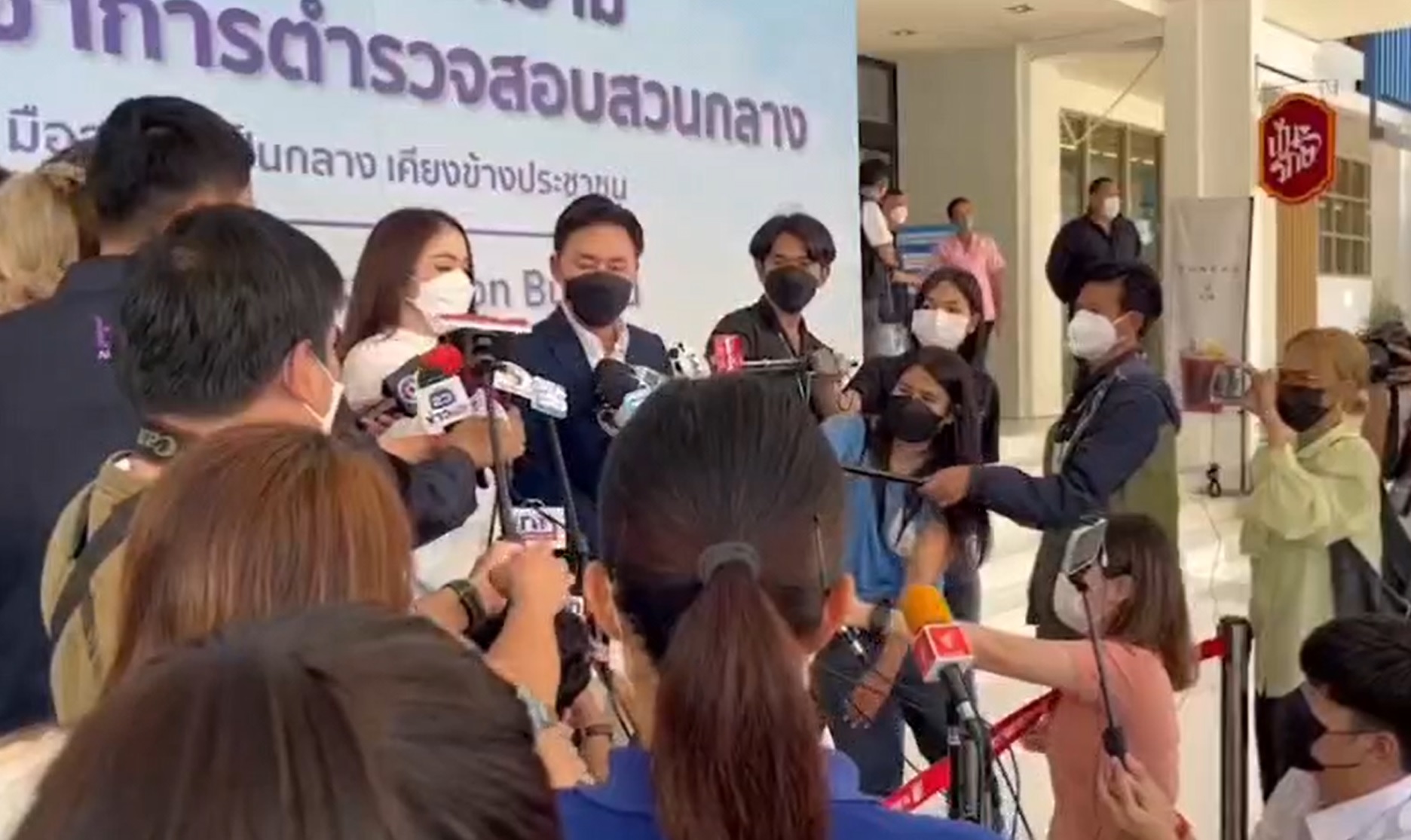 จิ๊บ คีตภัทร ให้สัมภาษณ์หลังถูกคนกุข่าวเป็น นางเอกดังซื้อกิน? จิ๊บ คีตภัทร ให้สัมภาษณ์หลังถูกคนกุข่าวเป็น นางเอกดังซื้อกิน?