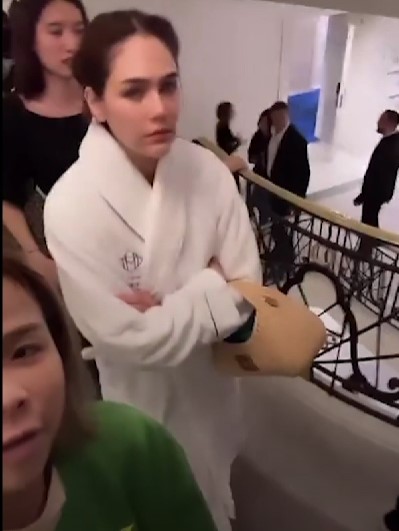 ผู้ประสบภัย ชมพู่ อารยา หอบของหนีนาทีระทึกที่ฝรั่งเศส