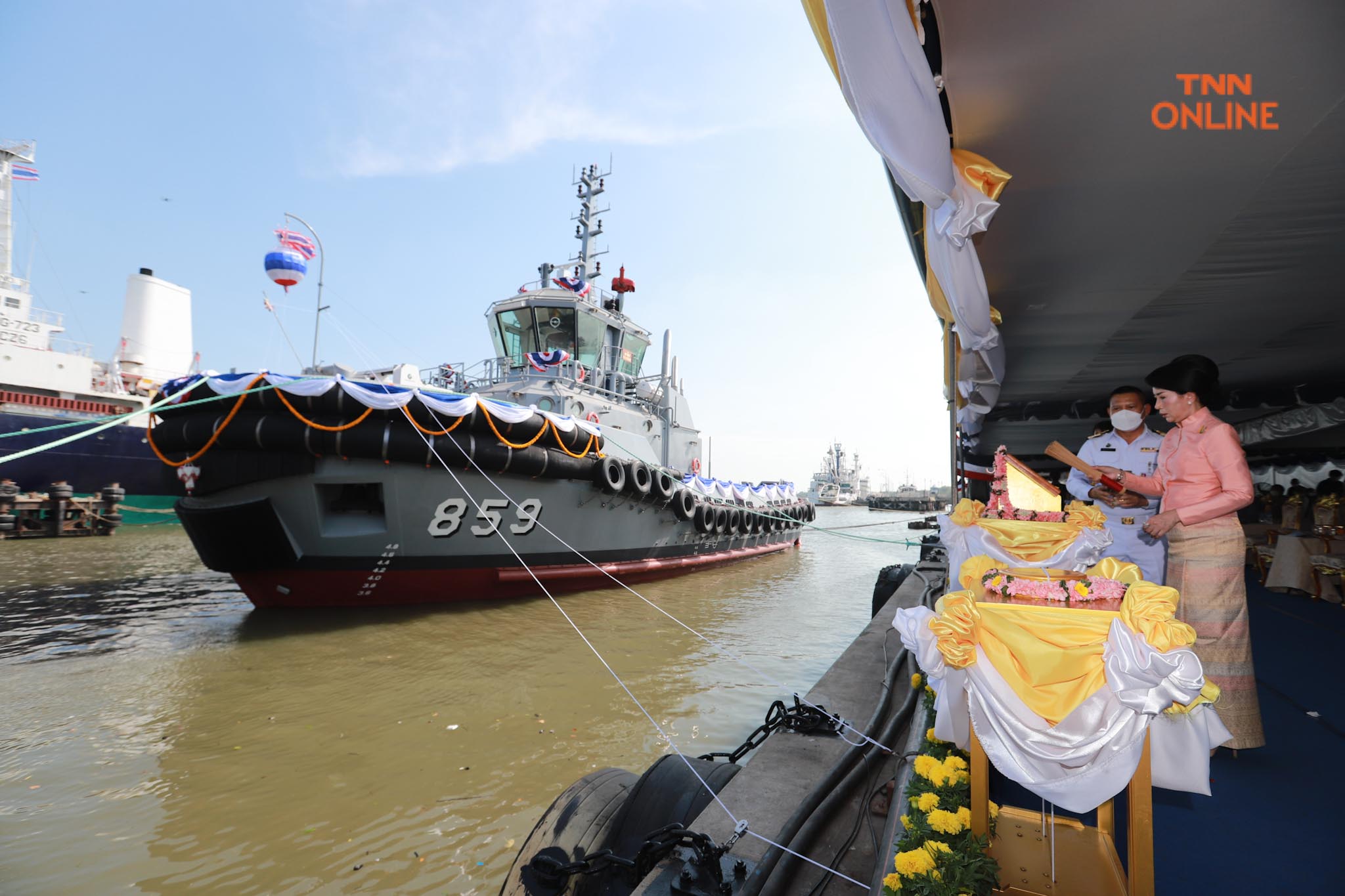 ผบ.ทร.และภริยา ร่วมพิธี ปล่อยเรือหลวงตาชัยลงน้ำ