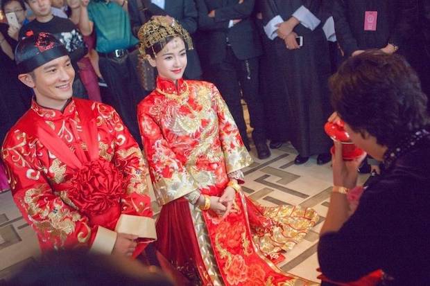 หยุดเผือกไม่ได้!! ชาวเน็ตหาต้นตอเตียงหักคู่ “หวงเสี่ยวหมิง - แองเจล่าเบบี้” หยุดเผือกไม่ได้!! ชาวเน็ตหาต้นตอเตียงหักคู่ “หวงเสี่ยวหมิง - แองเจล่าเบบี้”