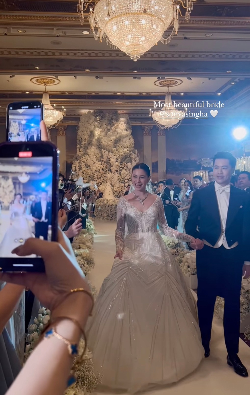แคท ซอนญ่า ควงแฟนหนุ่มนักธุรกิจ เข้าพิธีวิวาห์สุดอลังการ แคท ซอนญ่า ควงแฟนหนุ่มนักธุรกิจ เข้าพิธีวิวาห์สุดอลังการ
