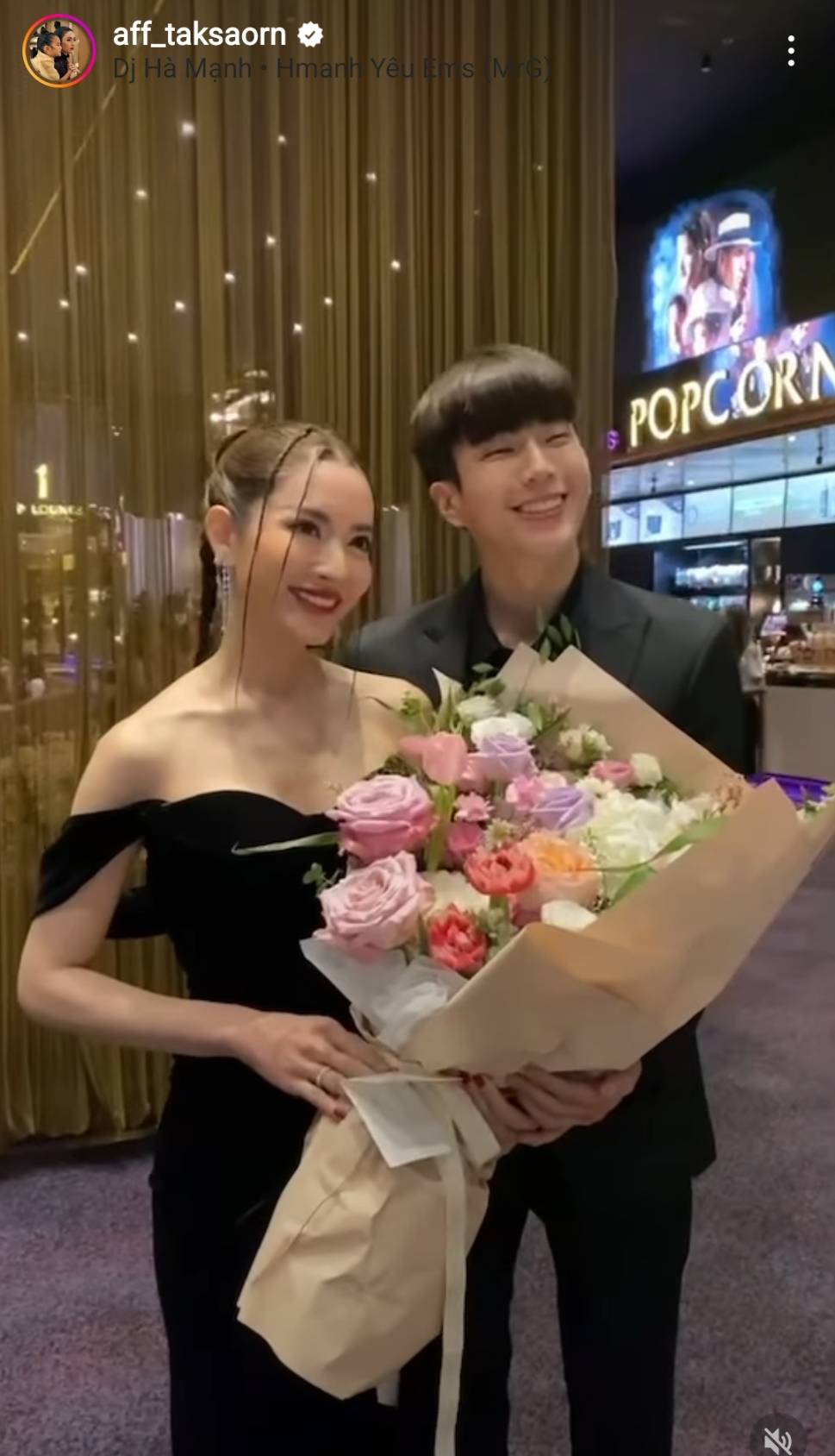 แอฟ ทักษอร ถูกแซวหนัก หลัง 3 พระเอกหนุ่ม หอบดอกไม้แสดงความยินดี แอฟ ทักษอร ถูกแซวหนัก หลัง 3 พระเอกหนุ่ม หอบดอกไม้แสดงความยินดี