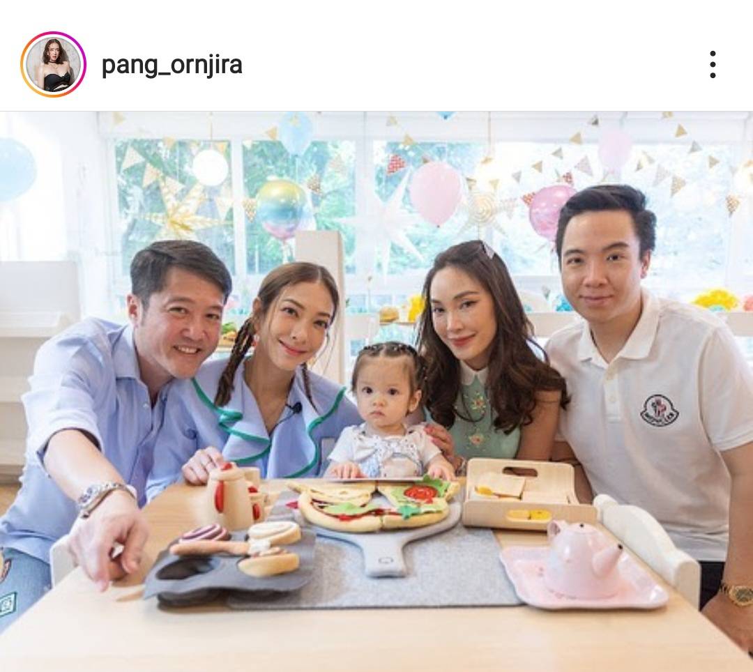 แป้ง อรจิรา เผยภาพครอบครัวสุดอบอุ่น ในงานวันเกิดลูกสาว แป้ง อรจิรา เผยภาพครอบครัวสุดอบอุ่น ในงานวันเกิดลูกสาว