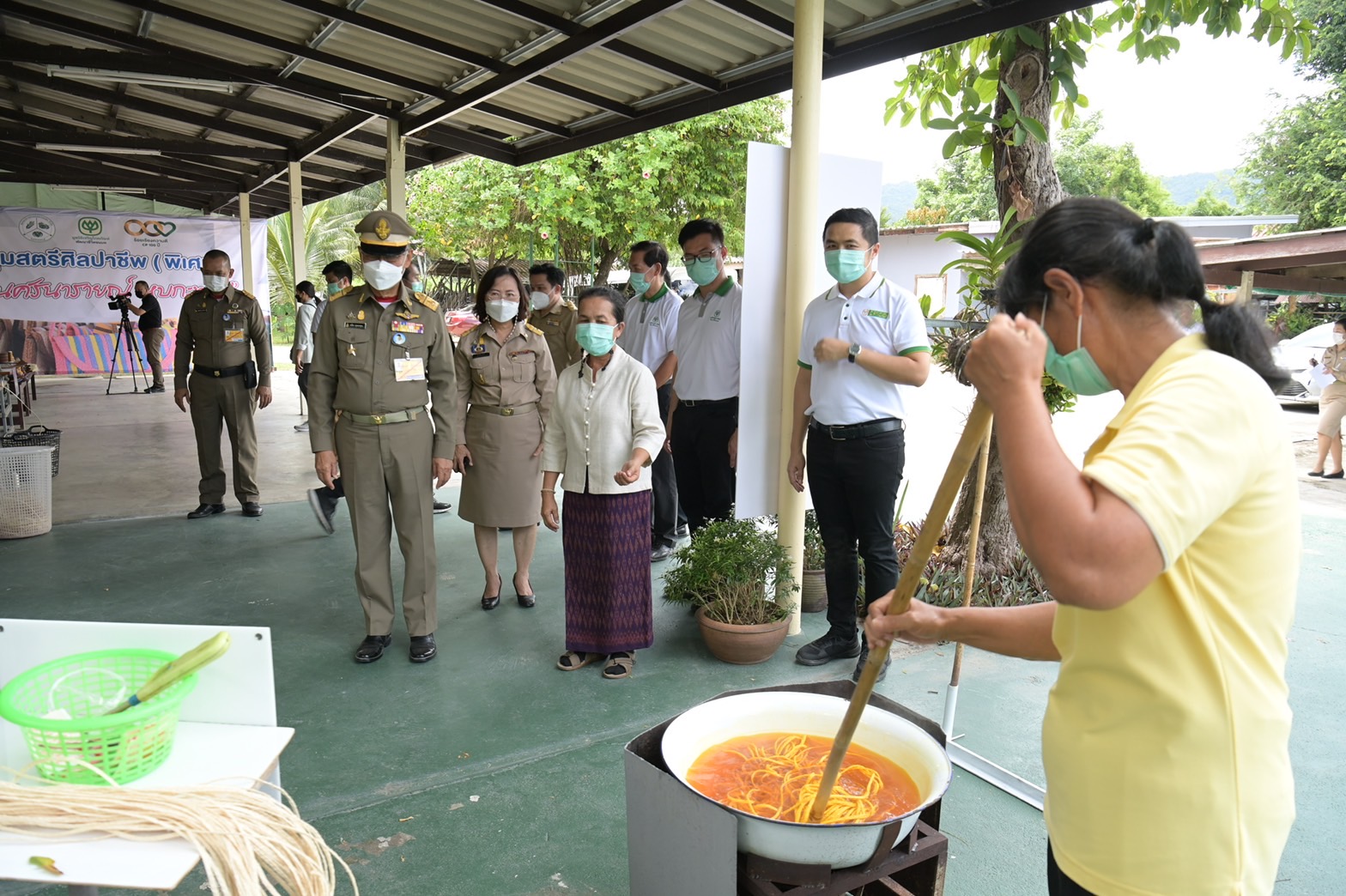 องคมนตรี และประธานฯมูลนิธิเจริญโภคภัณฑ์พัฒนาชีวิตชนบท ลงพื้นที่ตรวจเยี่ยมโครงการตามพระราชประสงค์หุบกะพง จ.เพชรบุรี