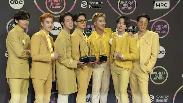 BTS จ่อเข้ากรมตามลำดับอายุ!! เริ่มที่ ‘จิน’ พี่ใหญ่หลังเสร็จโปรโมตเพลงเดี่ยวปลายปีนี้ BTS จ่อเข้ากรมตามลำดับอายุ!! เริ่มที่ ‘จิน’ พี่ใหญ่หลังเสร็จโปรโมตเพลงเดี่ยวปลายปีนี้