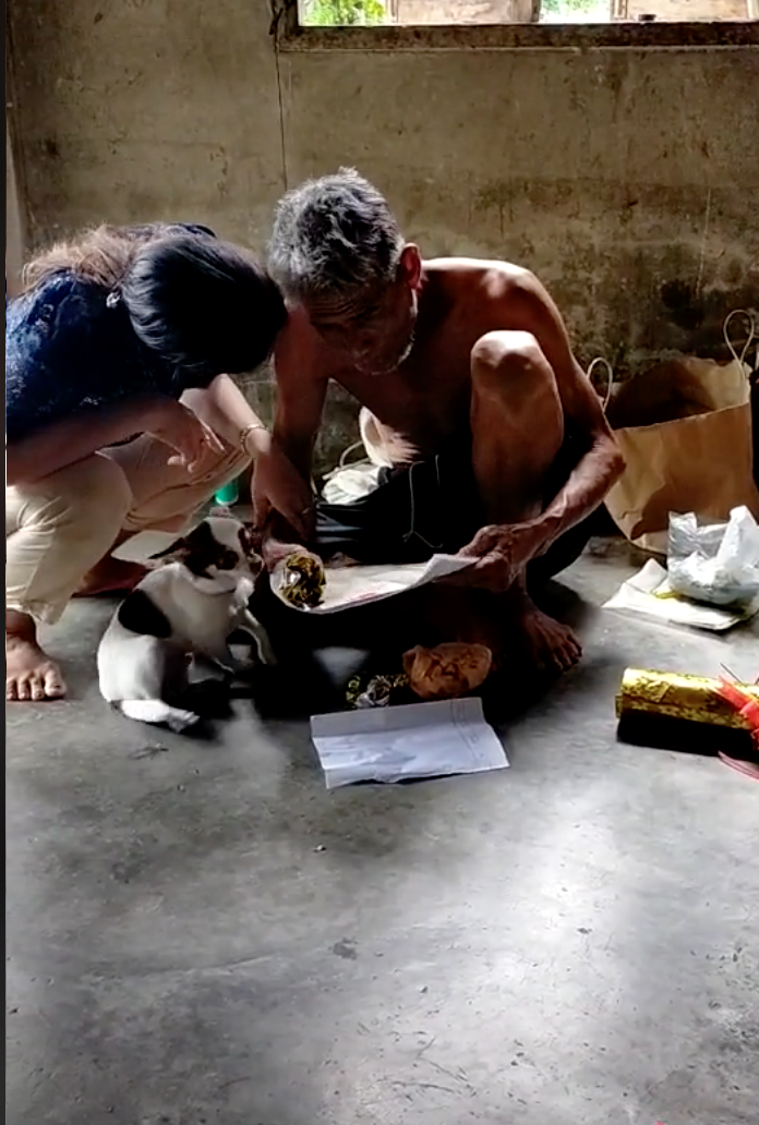 เปิดคลิปน้ำตาซึม! สาวมอบของขวัญปีใหม่สุดล้ำค่าให้พ่อถึงกับร้องไห้ เปิดคลิปน้ำตาซึม! สาวมอบของขวัญปีใหม่สุดล้ำค่าให้พ่อถึงกับร้องไห้