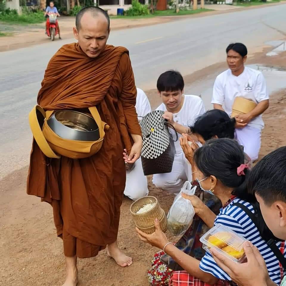 ความสุขวัย 41 ปี ไผ่ พงศธร เคลียร์งานไปปฏิบัติธรรมในวันเกิด ความสุขวัย 41 ปี ไผ่ พงศธร เคลียร์งานไปปฏิบัติธรรมในวันเกิด