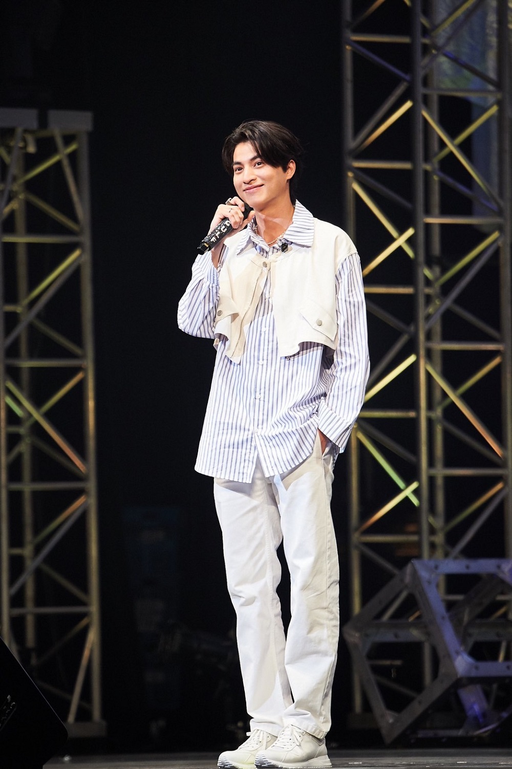 นักแสดงสุดฮอต กลัฟ  ประทับใจงานแฟนมีตติ้งถึงขั้นน้ำตาไหล เมื่อเห็นแฟนคลับร้องเพลงเซอร์ไพร์