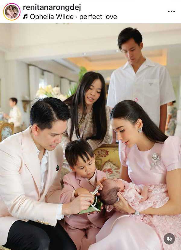 ศรีริต้า-กรณ์ ทำบุญรับขวัญเดือนและขลิบผมไฟ น้องเรเน่ ลูกสาวคนเล็ก ศรีริต้า-กรณ์ ทำบุญรับขวัญเดือนและขลิบผมไฟ น้องเรเน่ ลูกสาวคนเล็ก