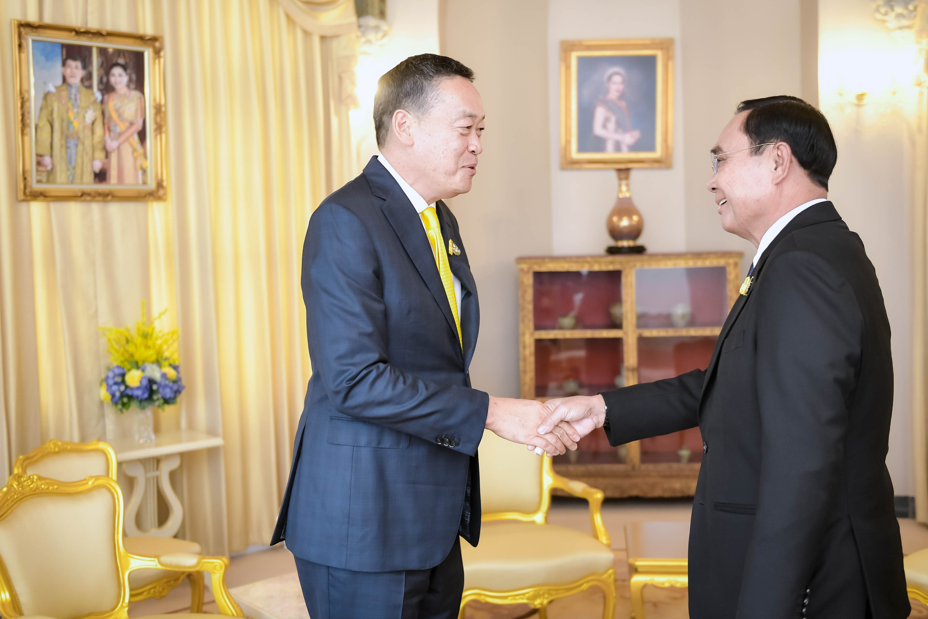 ประมวลภาพ เศรษฐา ทวีสิน นายกรัฐมนตรีคนที่ 30 เข้าพบ พลเอกประยุทธ์ จันทร์โอชา ประมวลภาพ เศรษฐา ทวีสิน นายกรัฐมนตรีคนที่ 30 เข้าพบ พลเอกประยุทธ์ จันทร์โอชา