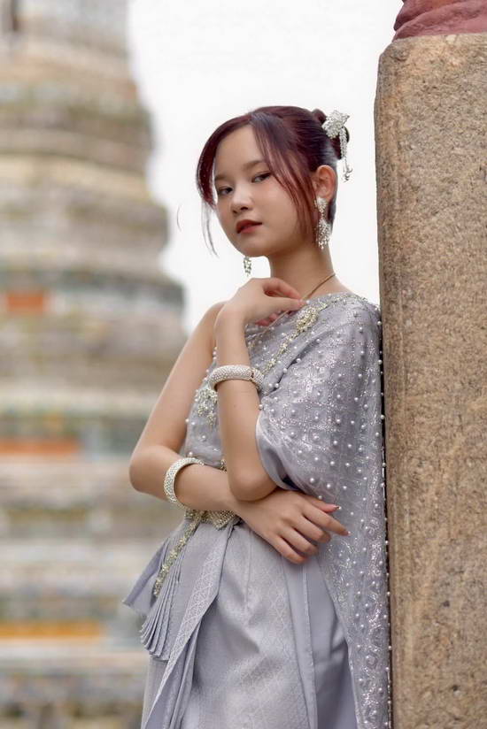 โตเป็นสาวสวยแล้ว น้องปราย ลูก ปู-เด๋อ บินกลับไทยเที่ยววัดอรุณฯ โตเป็นสาวสวยแล้ว น้องปราย ลูก ปู-เด๋อ บินกลับไทยเที่ยววัดอรุณฯ
