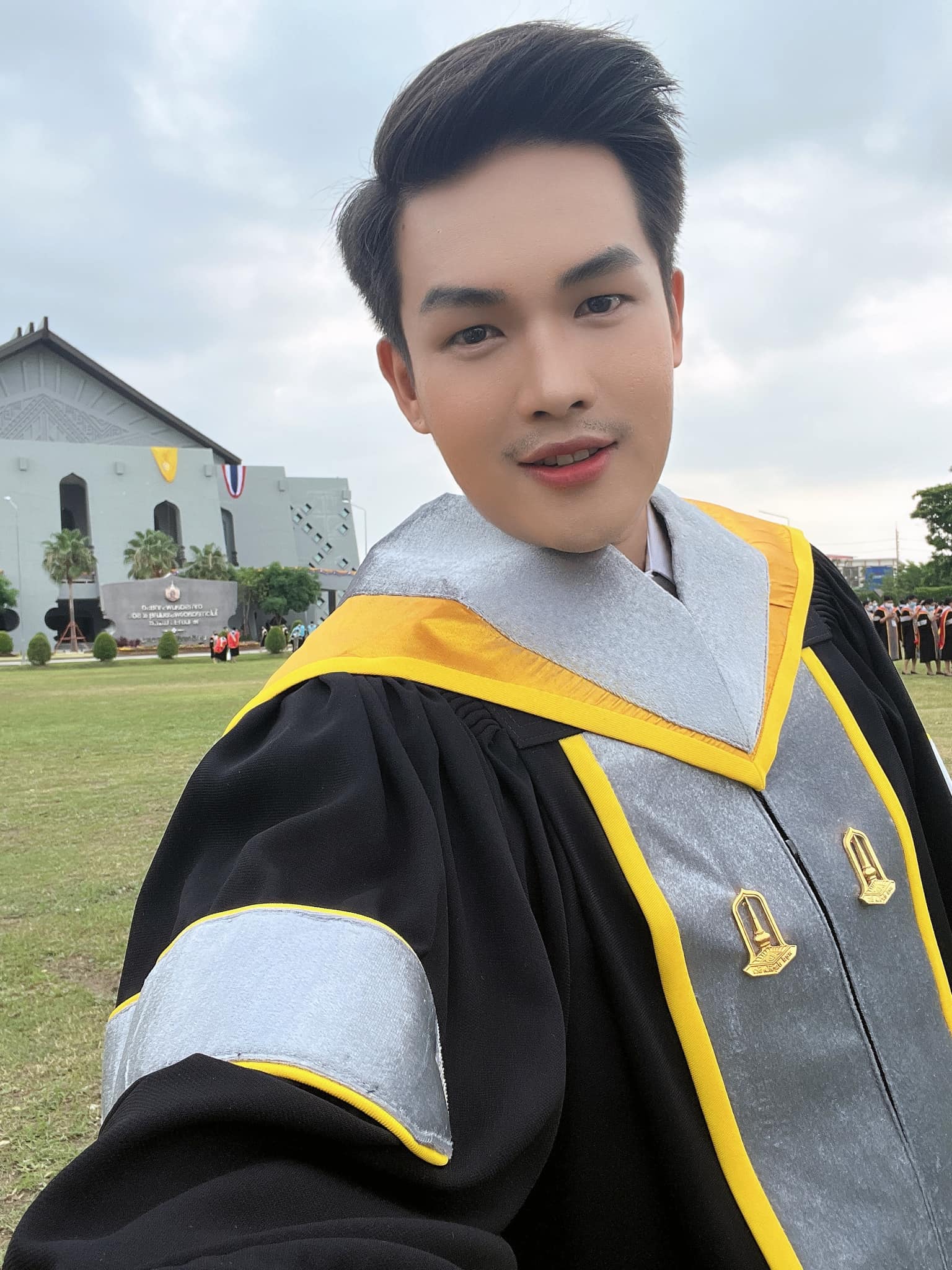 สุดภูมิใจ ลำเพลิน วงศกร คว้าปริญญาใบแรกของตระกูล