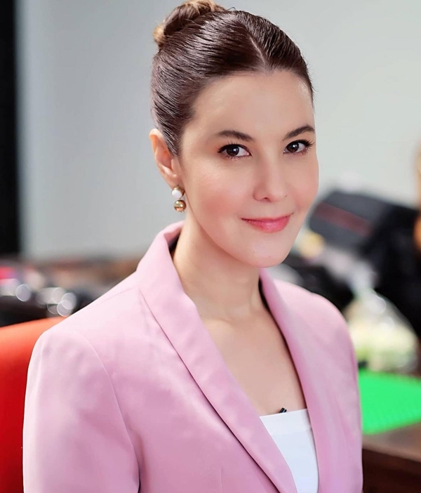เป๊ก - ธัญญ่า ขนอุปกรณ์ Call center ช่วย 1668 ของกรมการแพทย์ เป๊ก - ธัญญ่า ขนอุปกรณ์ Call center ช่วย 1668 ของกรมการแพทย์