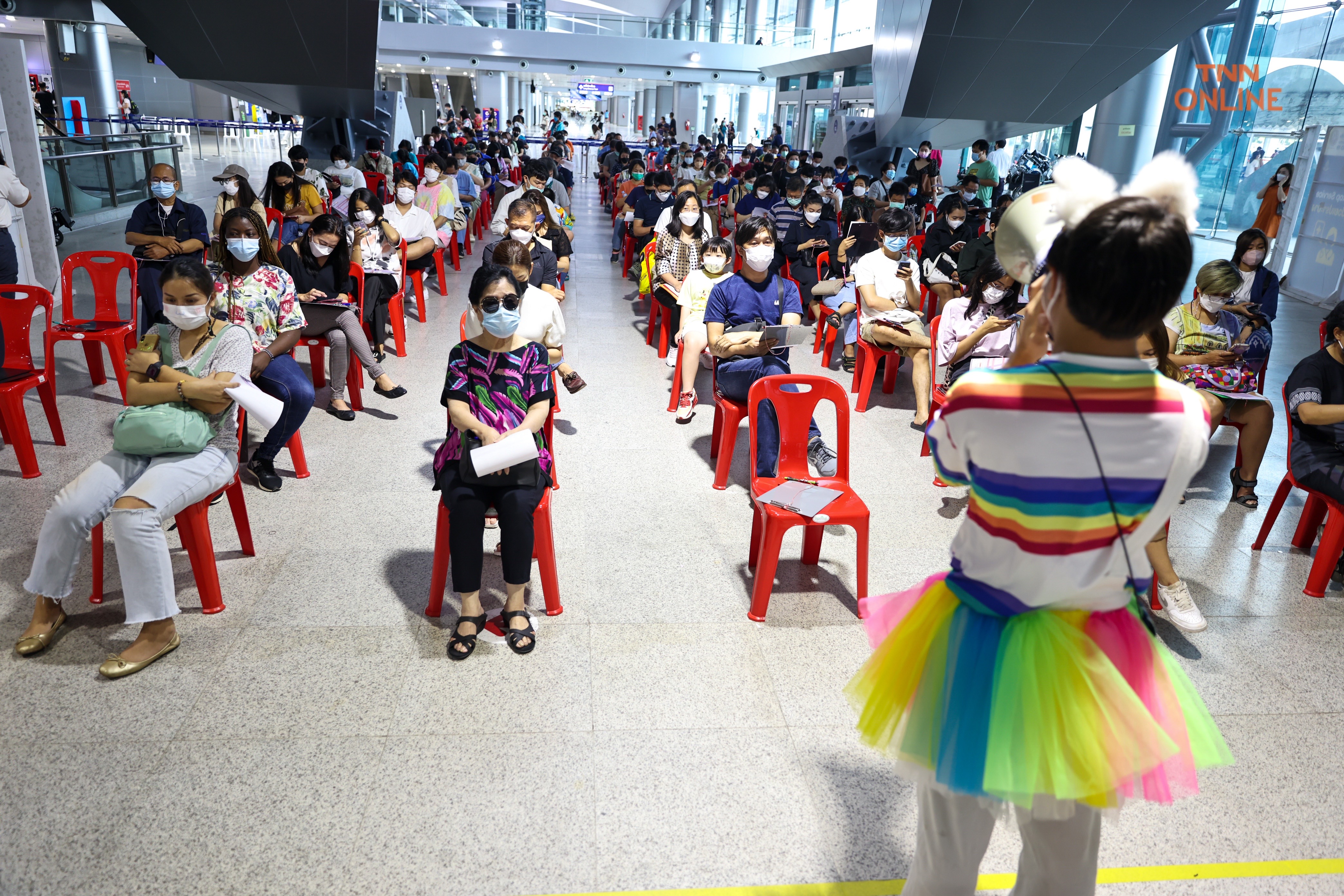 ศูนย์ฯบางซื่อเปิดวันสุดท้าย ประชาชนทยอยเดินทางเข้าฉีดวัคซีน ศูนย์ฯบางซื่อเปิดวันสุดท้าย ประชาชนทยอยเดินทางเข้าฉีดวัคซีน