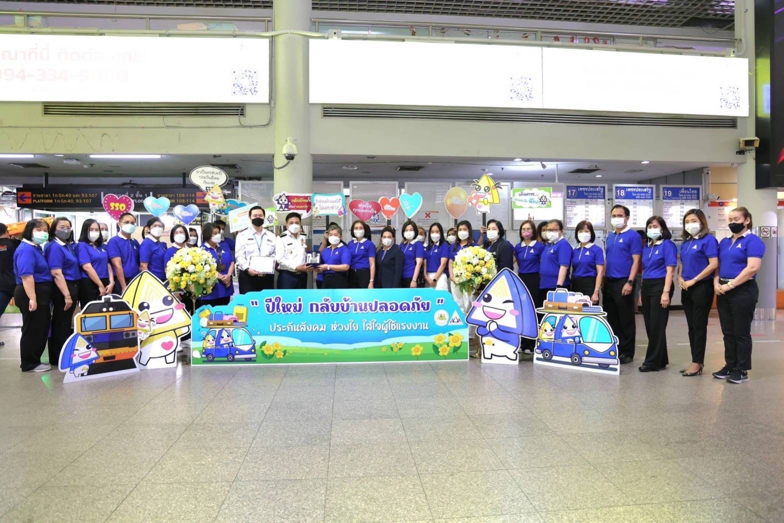 ผู้ประกันตน ประกันสังคม เจ็บป่วยฉุกเฉินรักษาในรพ.ได้ทุกแห่ง ไม่เสียค่าใช้จ่าย ผู้ประกันตน ประกันสังคม เจ็บป่วยฉุกเฉินรักษาในรพ.ได้ทุกแห่ง ไม่เสียค่าใช้จ่าย