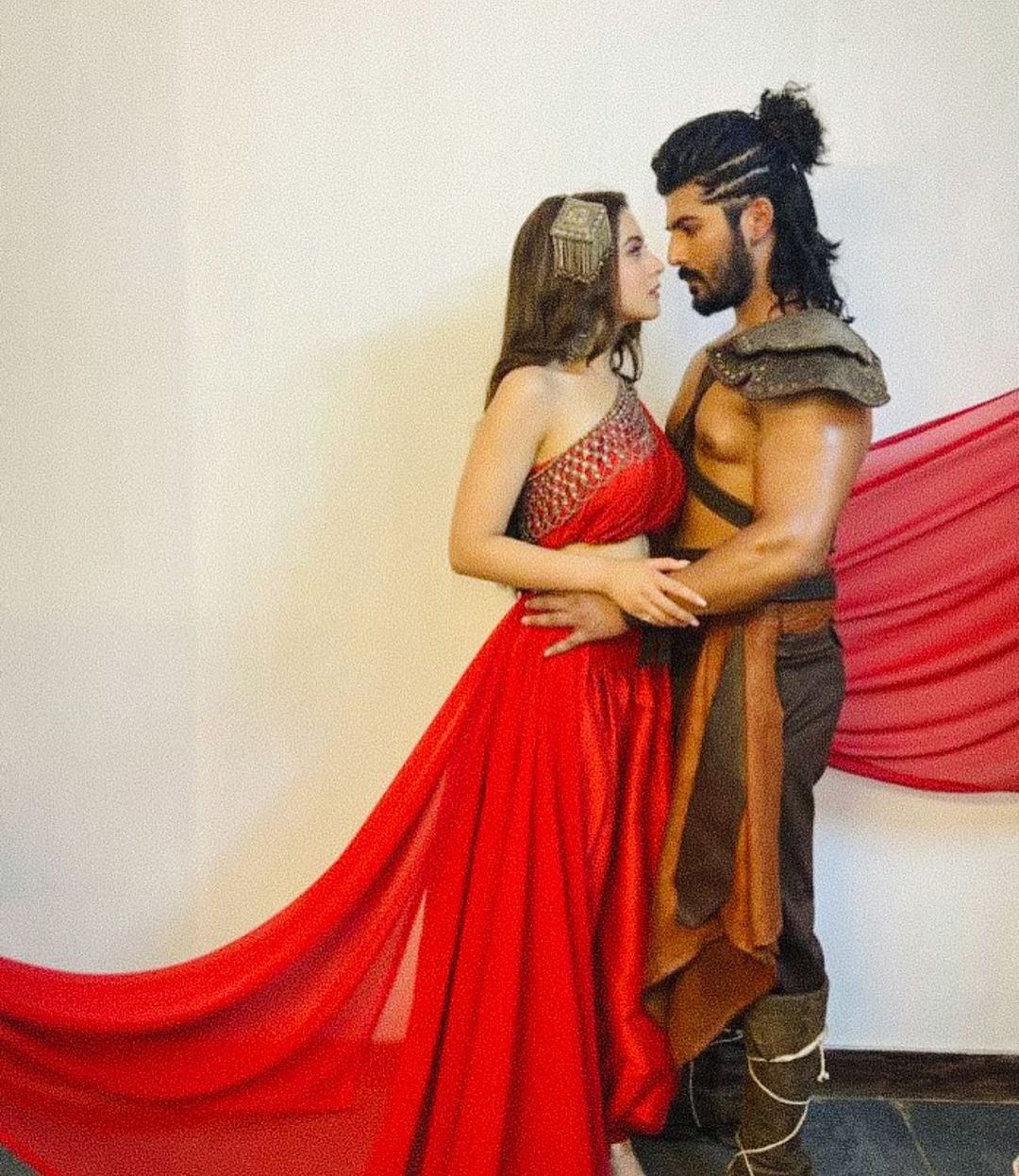 จบชีวิตกลางกองถ่าย?!! 'ตูนิชา ชาร์มา' นางเอกอินเดียวัย20ปี ด้านพระเอกคู่ขวัญถูกจับ