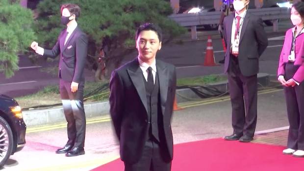 เปิดฉากเทศกาลหนังพูซาน!! ซงจุงกิ - ฮันโซฮี นำทัพสตาร์ดังเดินพรมแดง