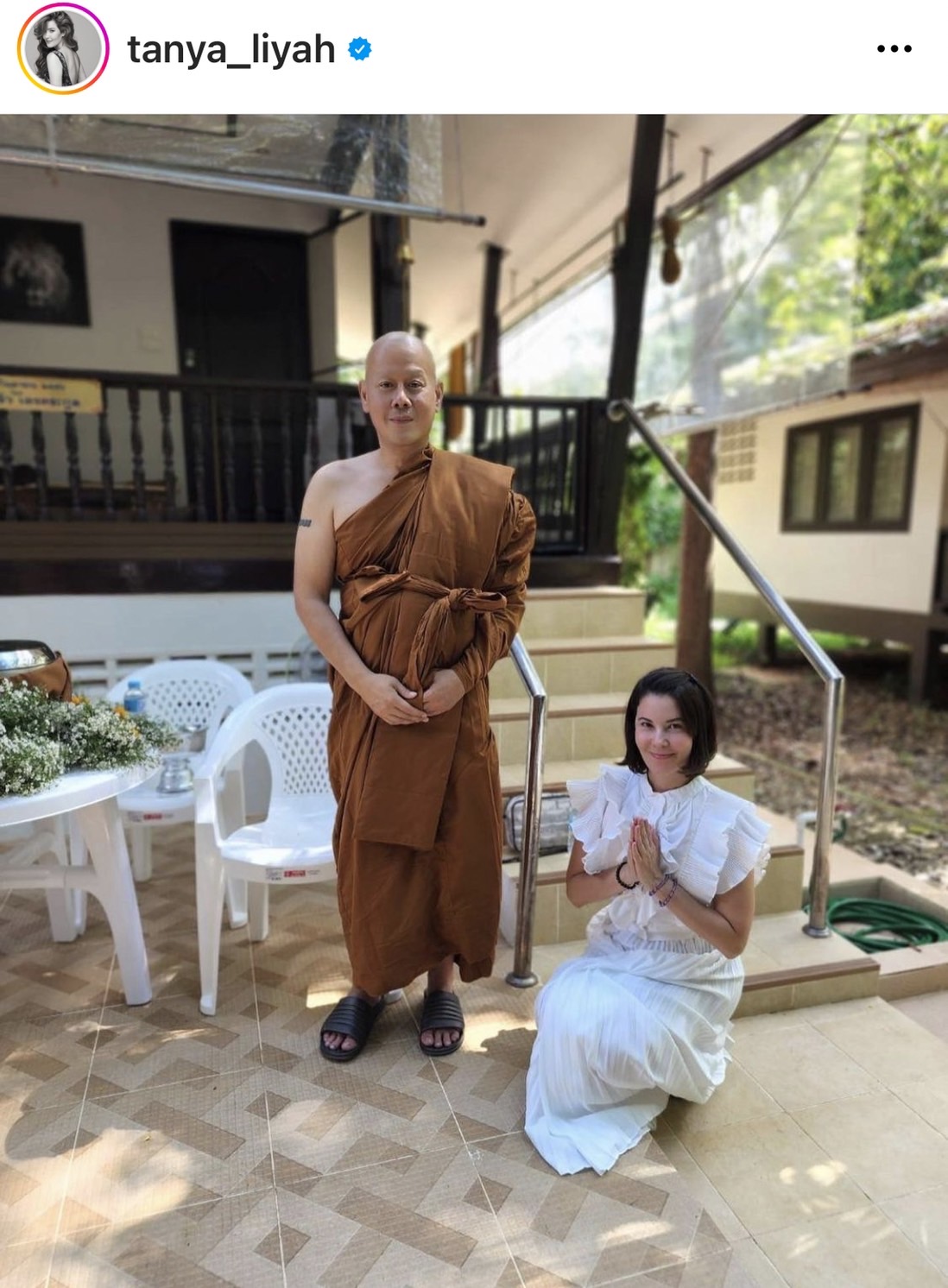 เป็ก สัณณ์ชัย บวชเงียบ  ได้ฉายา พระปัญญาชโย