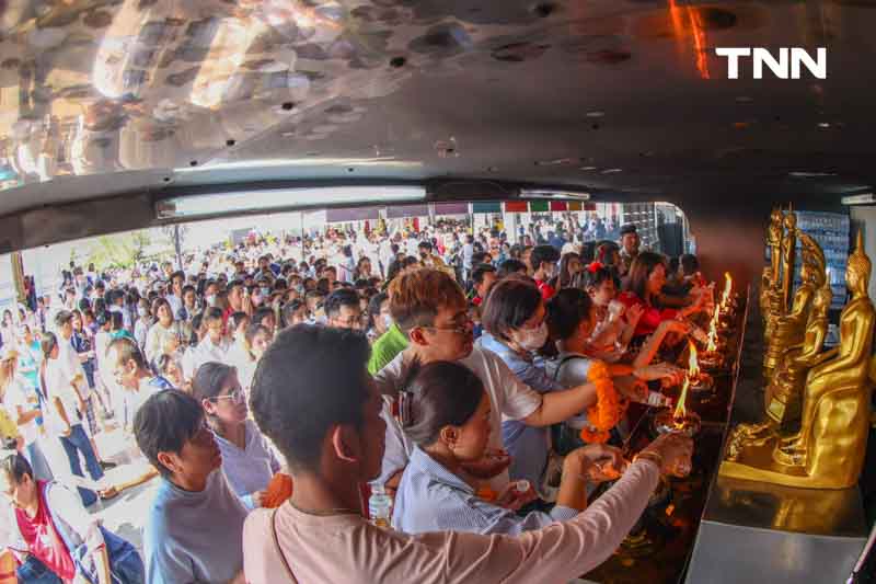นทท.ไหว้พระวันขึ้นปีใหม่ ศาลหลักเมือง วัดพระแก้ว วัดโพธิ์ คึกคัก นทท.ไหว้พระวันขึ้นปีใหม่ ศาลหลักเมือง วัดพระแก้ว วัดโพธิ์ คึกคัก