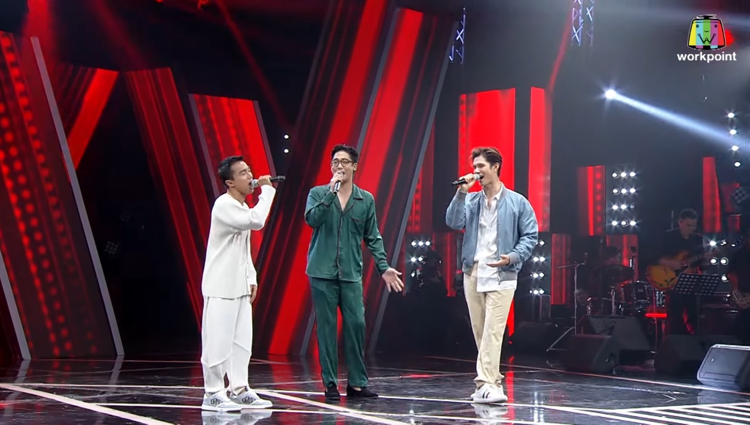 ตกใจกันทั้งสตู! นักบอลทีมชาติไทย เจย์ ชนาธิป -ตอง กวินทร์  โชว์ลูกคอร้องเพลงในรายการดัง