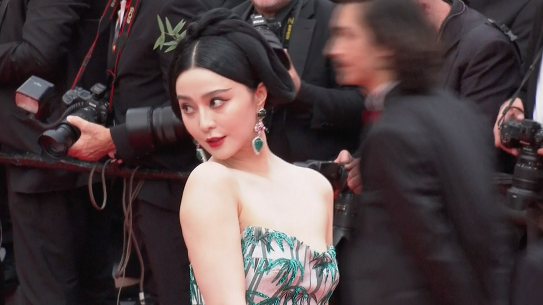 'ชมพู่ อารยา - ฟ่านปิงปิง'!! นำโผ Best Dress เมืองคานส์วันแรกของ Vogue Singapore 'ชมพู่ อารยา - ฟ่านปิงปิง'!! นำโผ Best Dress เมืองคานส์วันแรกของ Vogue Singapore