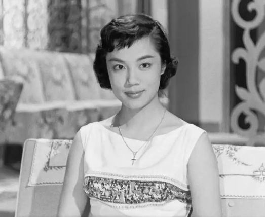สุดอาลัย!! พัฒศรี 'แพซซี่' วงศ์สงวน อดีตนางเอกฮ่องกง เสียชีวิต วัย 88 ปี สุดอาลัย!! พัฒศรี 'แพซซี่' วงศ์สงวน อดีตนางเอกฮ่องกง เสียชีวิต วัย 88 ปี
