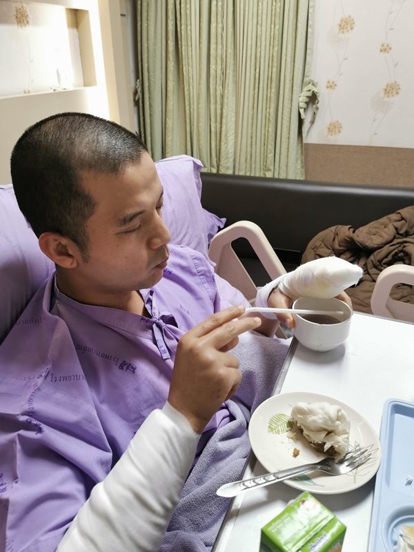 อะตอม สัมพันธภาพ  ภาพล่าสุด หลังประสบอุบัติเหตุ