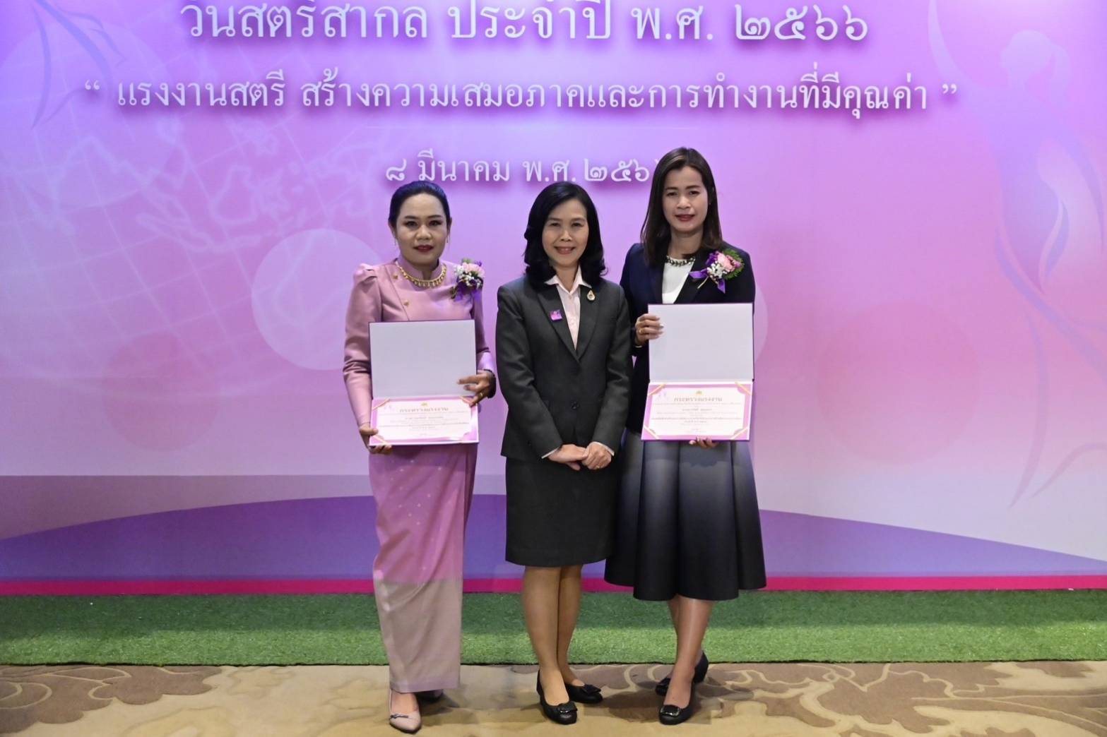 บุคลากร CPF เป็น 1 ใน 32 สตรีทำงานดีเด่น จากทั่วประเทศ รับโล่จาก รมว.แรงงาน บุคลากร CPF เป็น 1 ใน 32 สตรีทำงานดีเด่น จากทั่วประเทศ รับโล่จาก รมว.แรงงาน