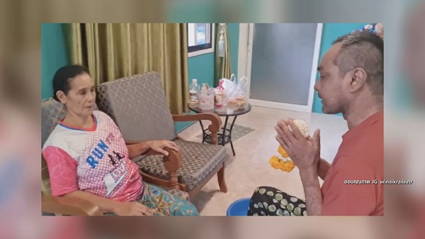 “เมฆ วินัย” กราบอโหสิกรรมแม่ในวันเกิด พร้อมอัปเดตโรคตุ่มน้ำพอง   (มีคลิป)