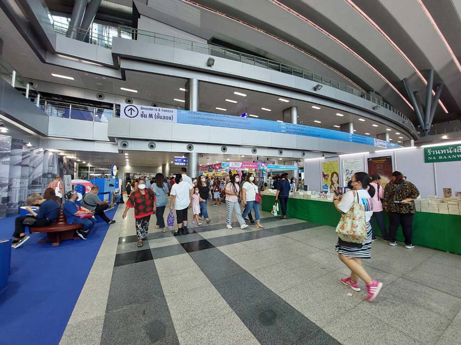 งานสัปดาห์หนังสือ 2565 บรรยากาศวันที่ 2 นักอ่านยังคงแน่น!