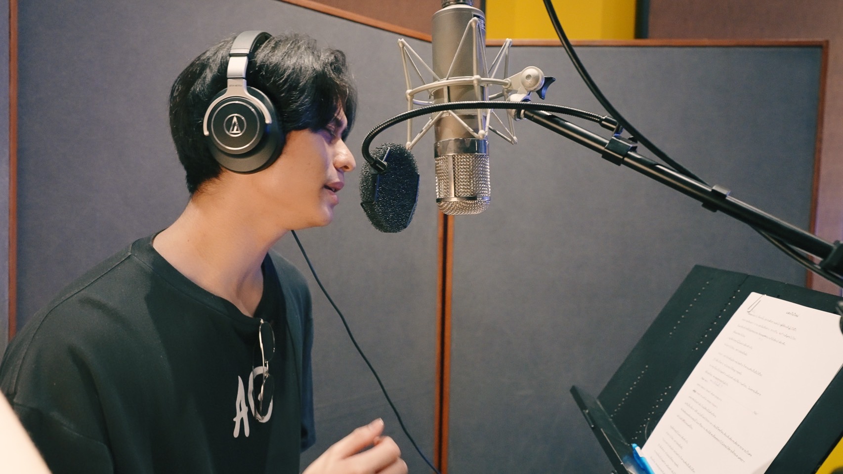 “ออกัส วชิรวิชญ์” จับไมค์โชว์เพลงร็อกครั้งแรก!! “ออกัส วชิรวิชญ์” จับไมค์โชว์เพลงร็อกครั้งแรก!!