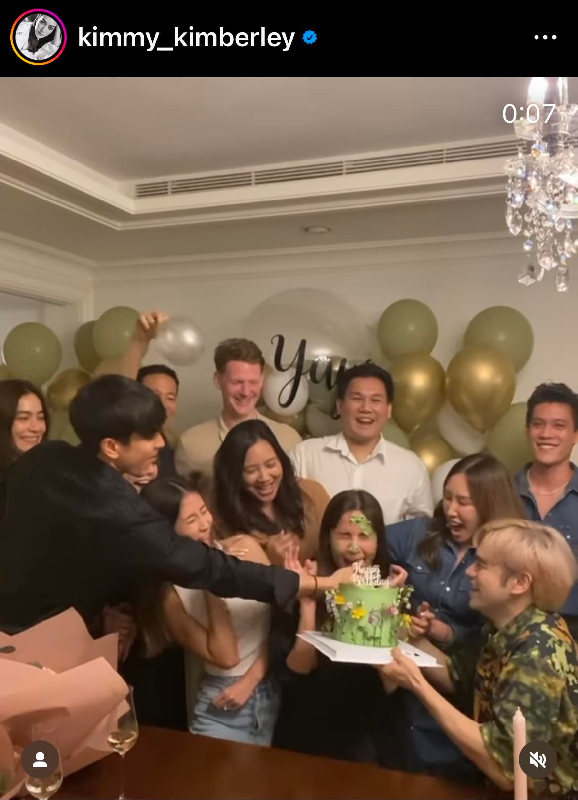 เขินทุก 5 วิ  ญาญ่า โดนแซวชอตณเดชน์จุ๊บไหล่งานบอล เทใจให้คะแนนความโรแมนติก 9.5 