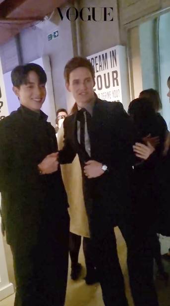 ‘เจมส์จิ-เอ็ดดี้ เรดเมย์น-โจวตงหยู’!! กระทบไหล่ที่อีเวนต์หรูกรุงลอนดอน ‘เจมส์จิ-เอ็ดดี้ เรดเมย์น-โจวตงหยู’!! กระทบไหล่ที่อีเวนต์หรูกรุงลอนดอน