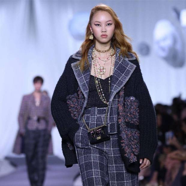 ปังต่อเนื่องระดับโลก!! ‘แจน ใบบุญ’ เดินสับสวยเฉี่ยวบนแคทวอล์ก CHANEL อีกครั้ง (มีคลิป)